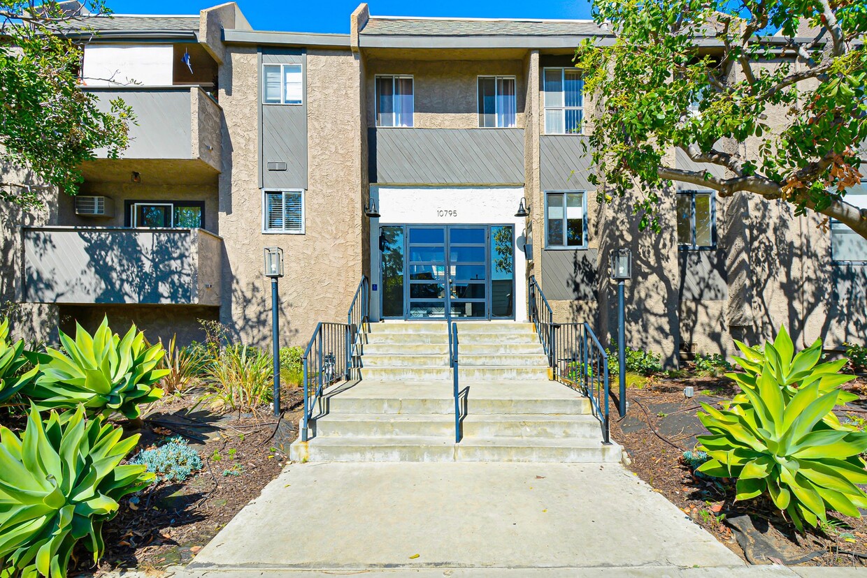 Building Photo - 10795 Woodbine