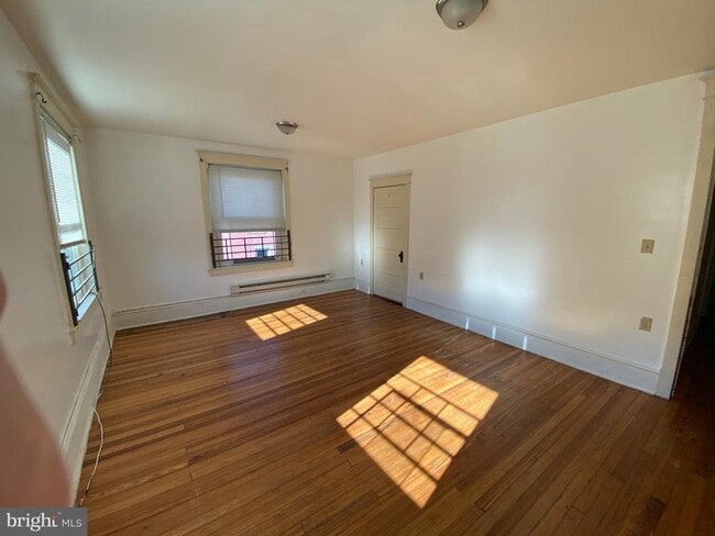 Building Photo - 1590 W Market St