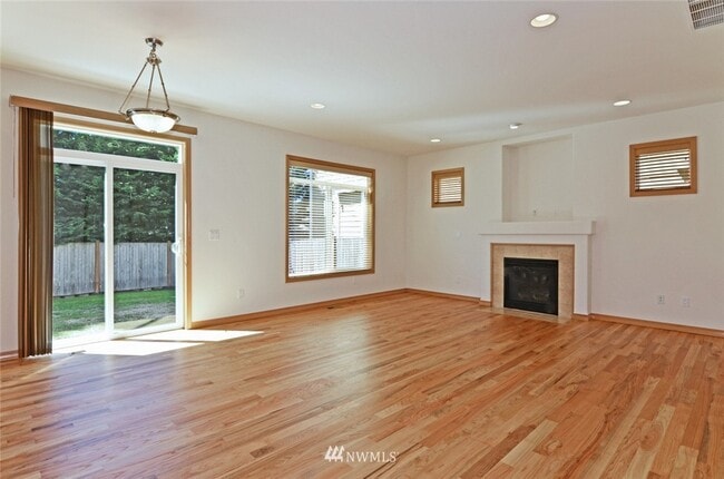 Building Photo - 14228 44th Ave W