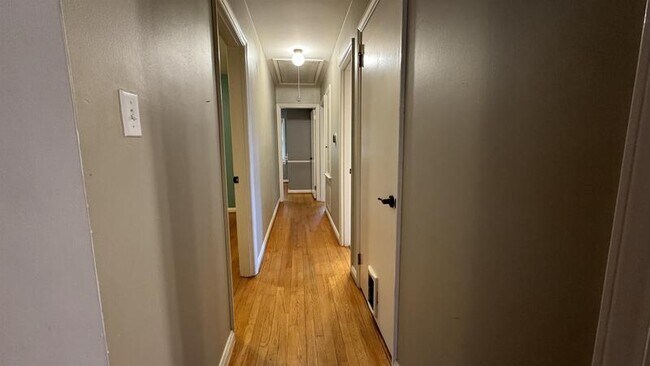 Building Photo - 1531 Club Dr