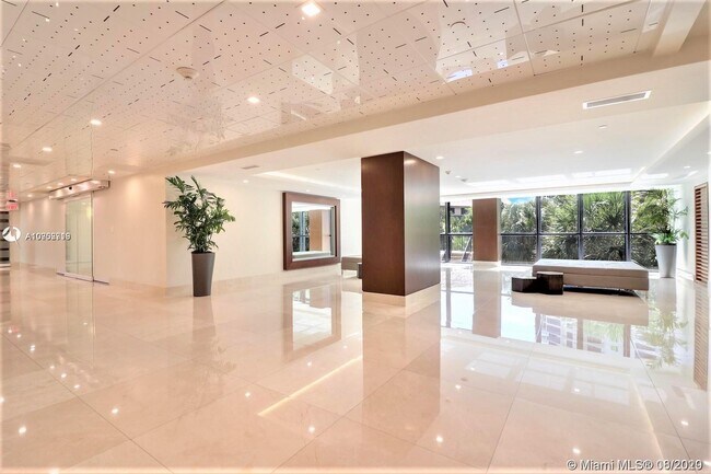 Foto del edificio - 540 Brickell Key Dr