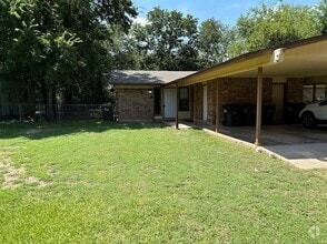 Building Photo - 417 Live Oak St