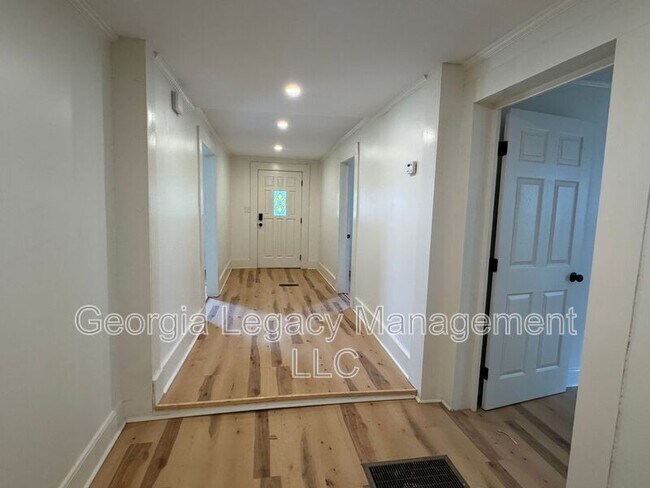 Foto del edificio - 185 S Rocksprings St