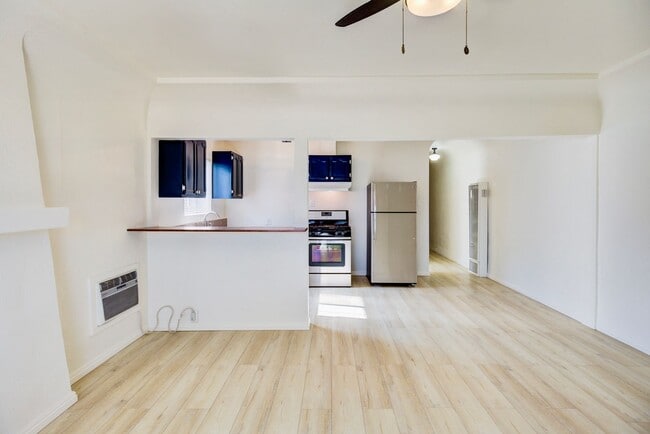 Foto del edificio - 3659 6th Ave