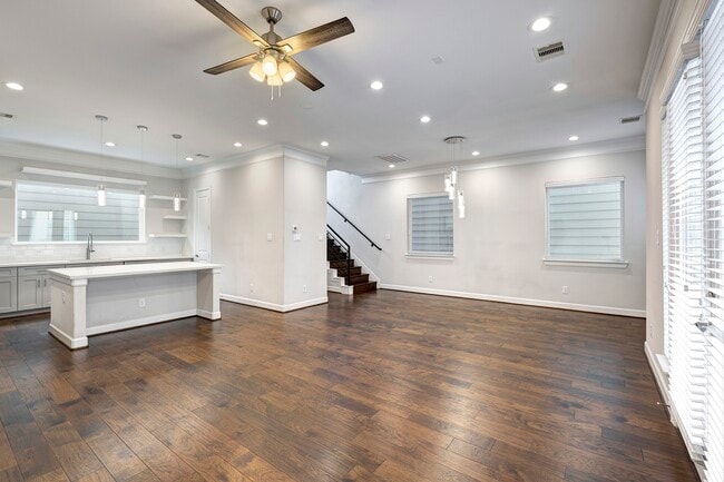 Foto del edificio - 5932 Petty St