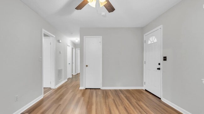 Building Photo - 6923 Barter Dr