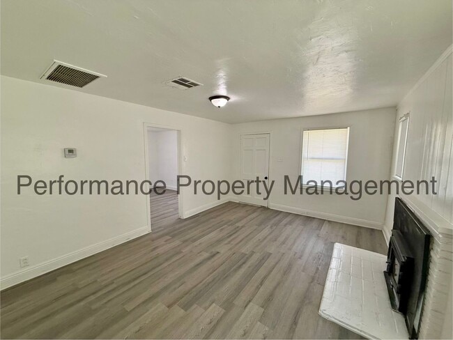 Building Photo - 3703 Eucalyptus Dr