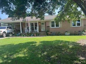 Building Photo - 107 Azalea Dr