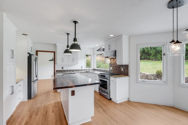 Foto del edificio - Beautiful 4 Bed, 3 Bath Rental Home in Cedar Mills Neighborhood!