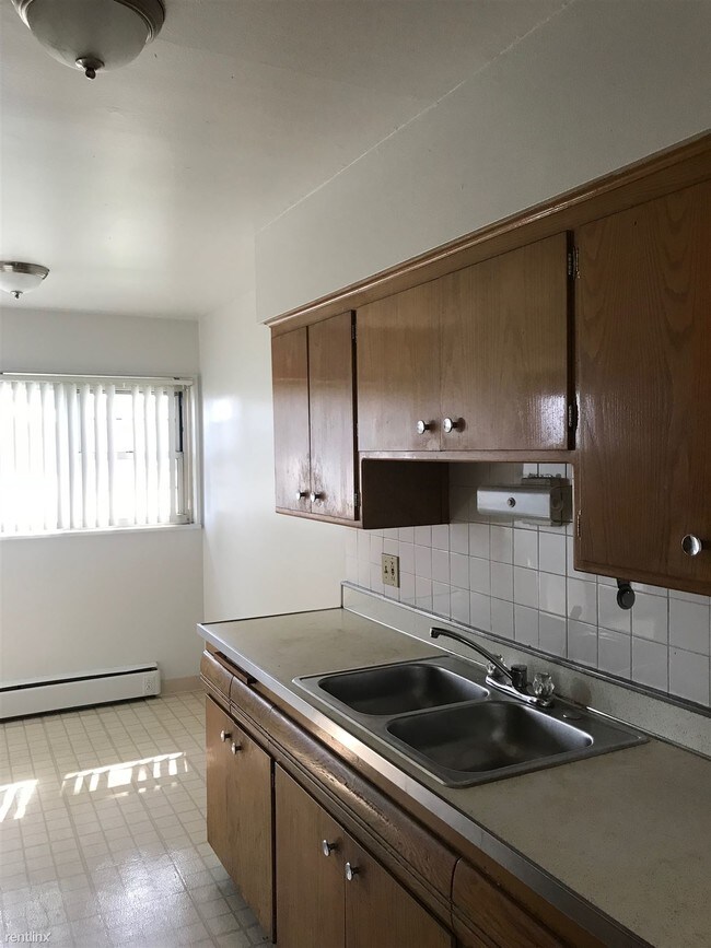 Building Photo - 2 br, 1.5 bath Apartment - 484 Madison Ave