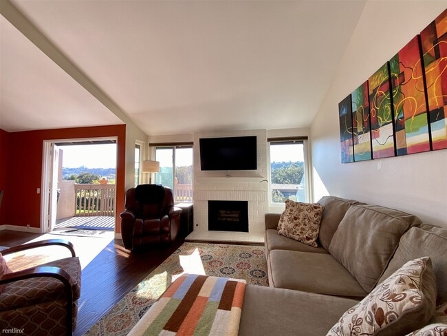 Building Photo - 2 br, 2.5 bath Townhome - 5967 Gaines Street