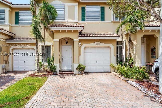 Foto del edificio - 5614 NW 112th Pl