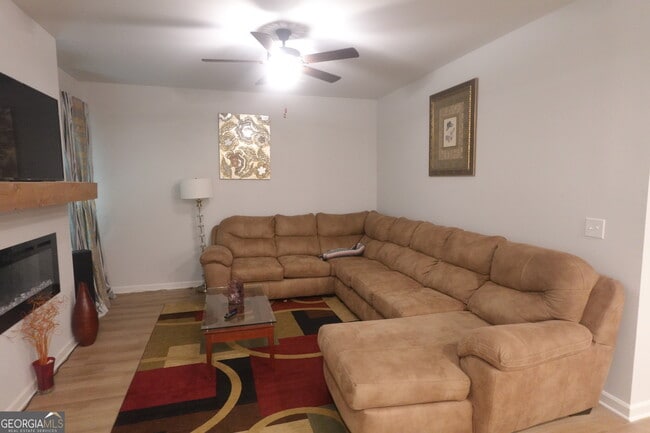 Foto del edificio - 175 Tulip Dr