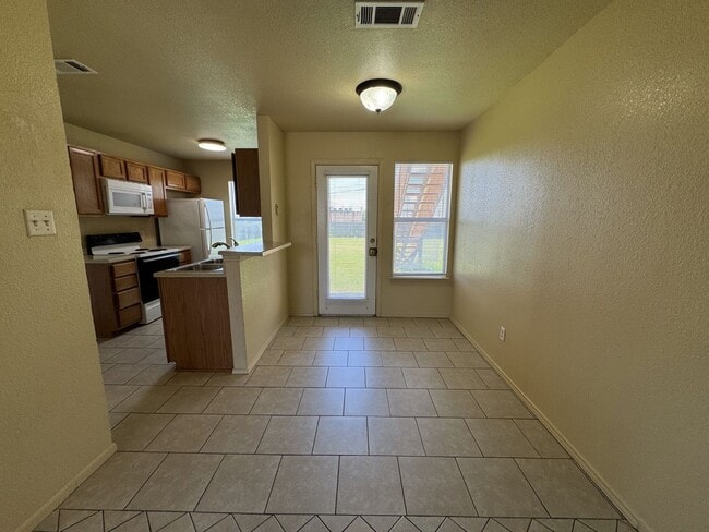 Building Photo - 5702 Greengate Dr