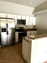 Building Photo - 1022 NE 8th Pl