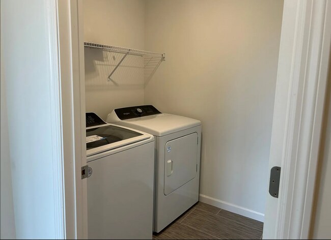 Foto del edificio - 10374 Glacier Ln N