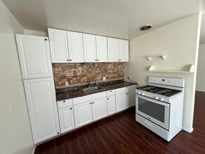 Building Photo - 1007 Center Ave