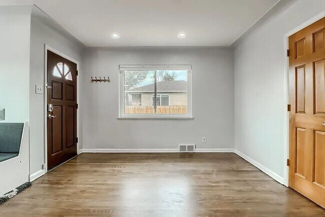 Foto del edificio - Beautiful Fully Remodeled Home Available I...