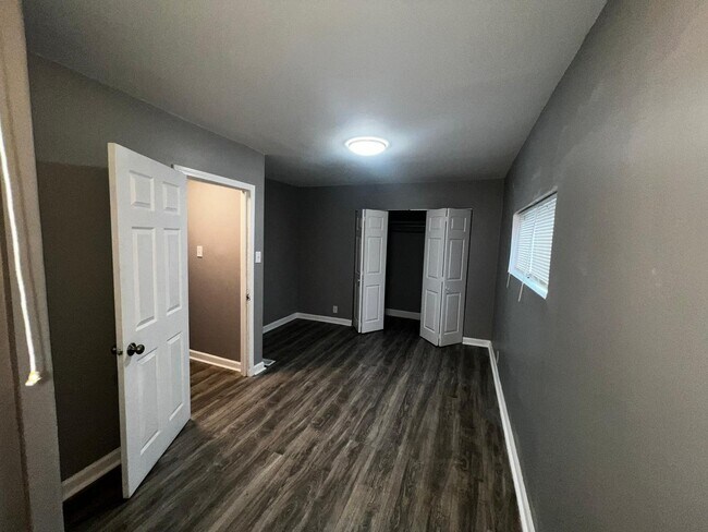 Foto del edificio - 709 N Laramie Ave