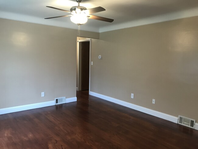 Foto del edificio - Beautiful Move in Ready 3bed 1.5 bathroom