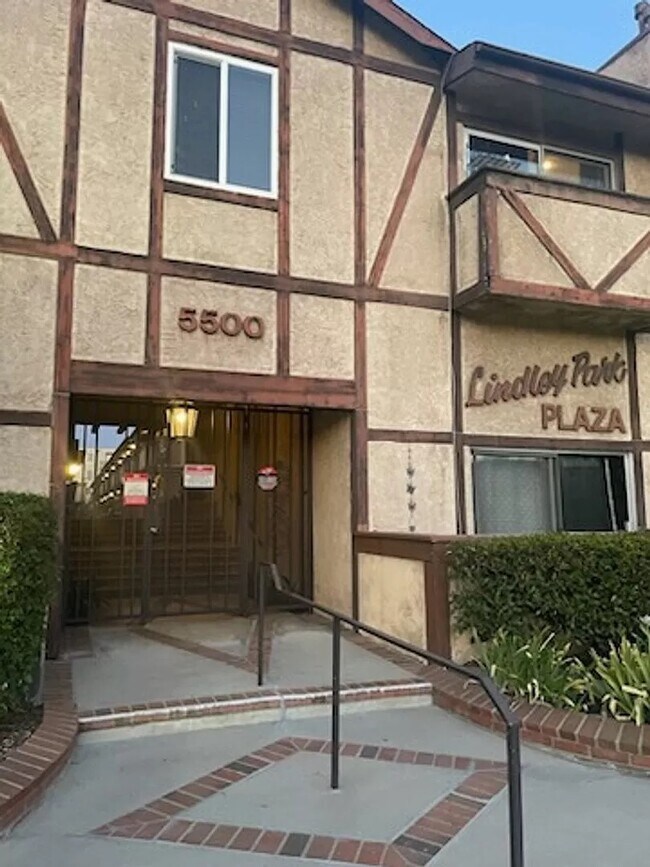 Foto del edificio - 5500 Lindley Ave