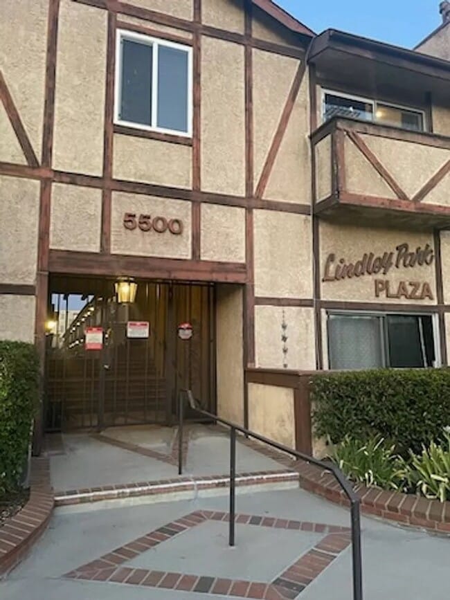 Building Photo - 5500 Lindley Ave