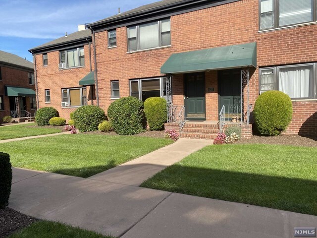 Primary Photo - 2179 N Central Rd