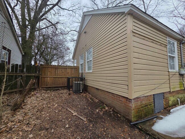 Foto del edificio - 3458 Radford Rd