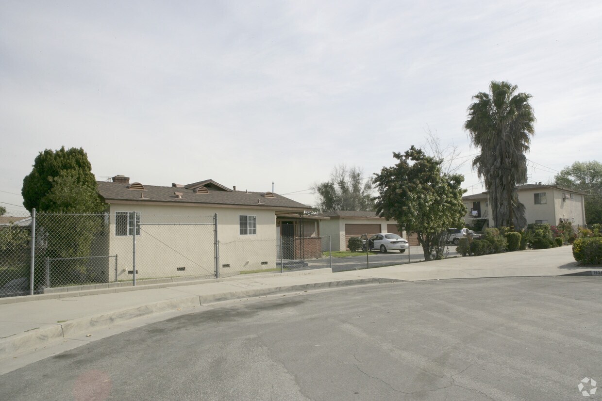 Primary Photo - 1424 S Greenwood Ave