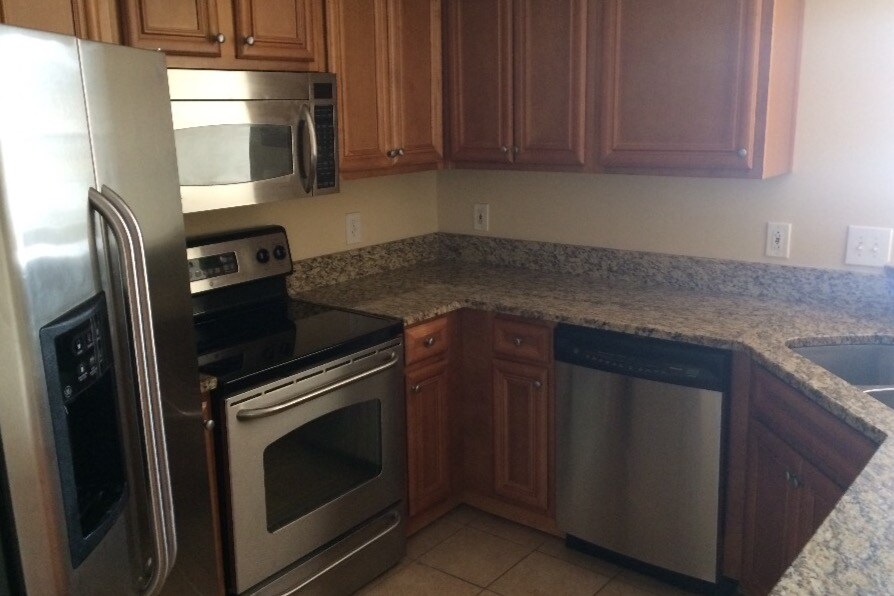 Primary Photo - 200 Renaissance Pkwy NE