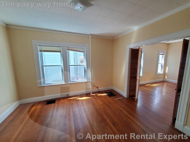 Building Photo - 32 Claremon St