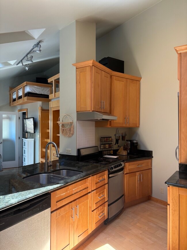 Building Photo - 2302 Arrowhead Drive