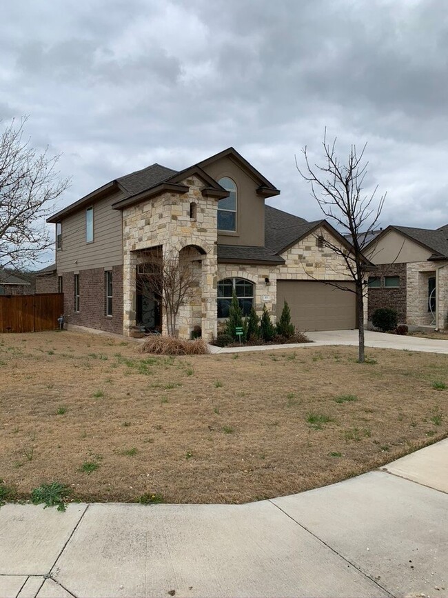 Building Photo - HALF OFF FIRST MONTH’S RENT!! PLUS $250 Ad...