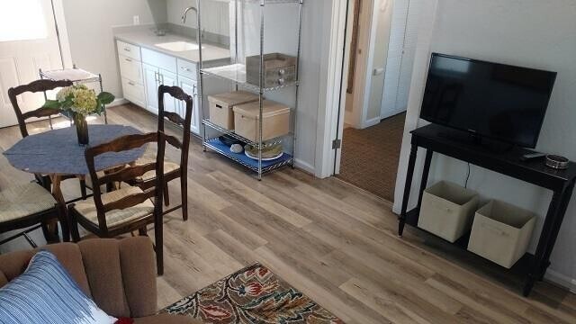 Building Photo - Pet Friendly Updated One Bedroom in Seaside