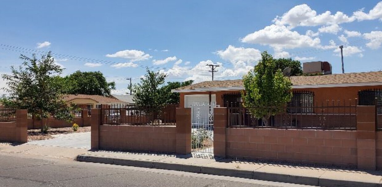 Foto principal - 1149 Carlos Rey Cir SW