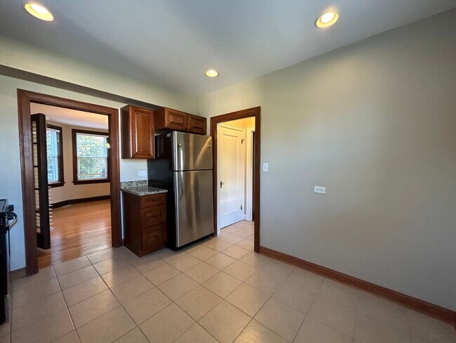 Foto del edificio - 665 Green Bay Rd