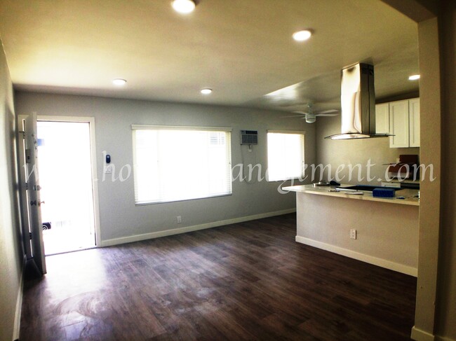 Building Photo - 2424 Ocean Park Blvd