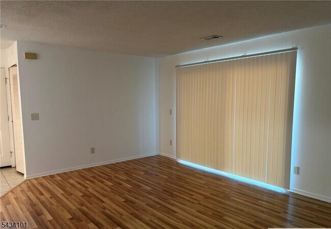 Building Photo - 2513 Lighthouse Ln