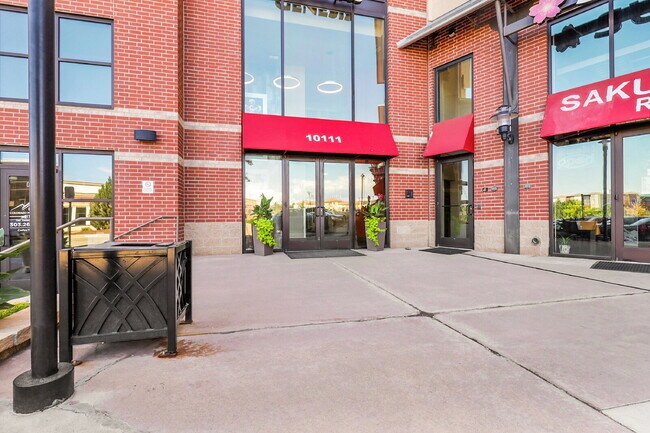 Foto del edificio - $1,740.95, 1 Bed, 1 Bath Condo in Englewood with AC and In Unit Laundry!