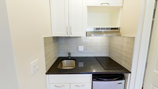 Building Photo - 873 Beacon St