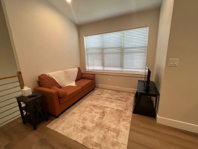 Building Photo - 105 Park Ave