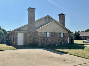 Building Photo - 1726 Patricia St