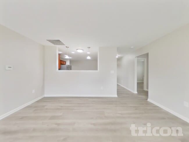 Building Photo - 11491 N Creekside Dr