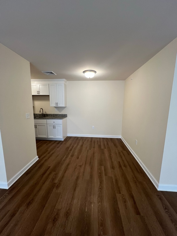 Building Photo - 540 Northend Dr