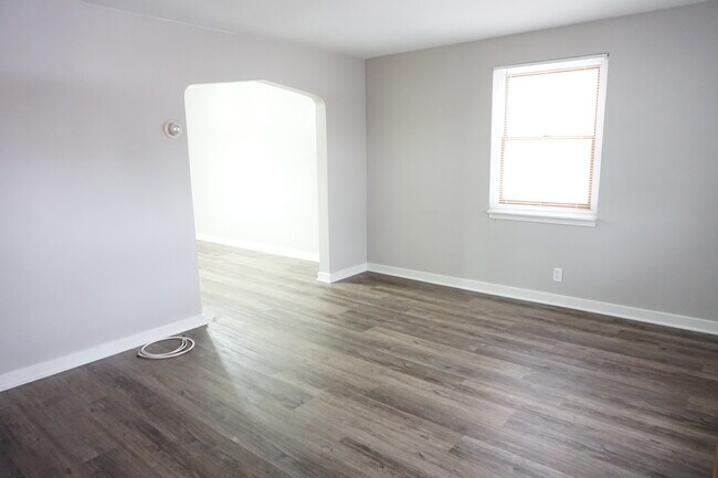 Building Photo - 228 E Garden Rd