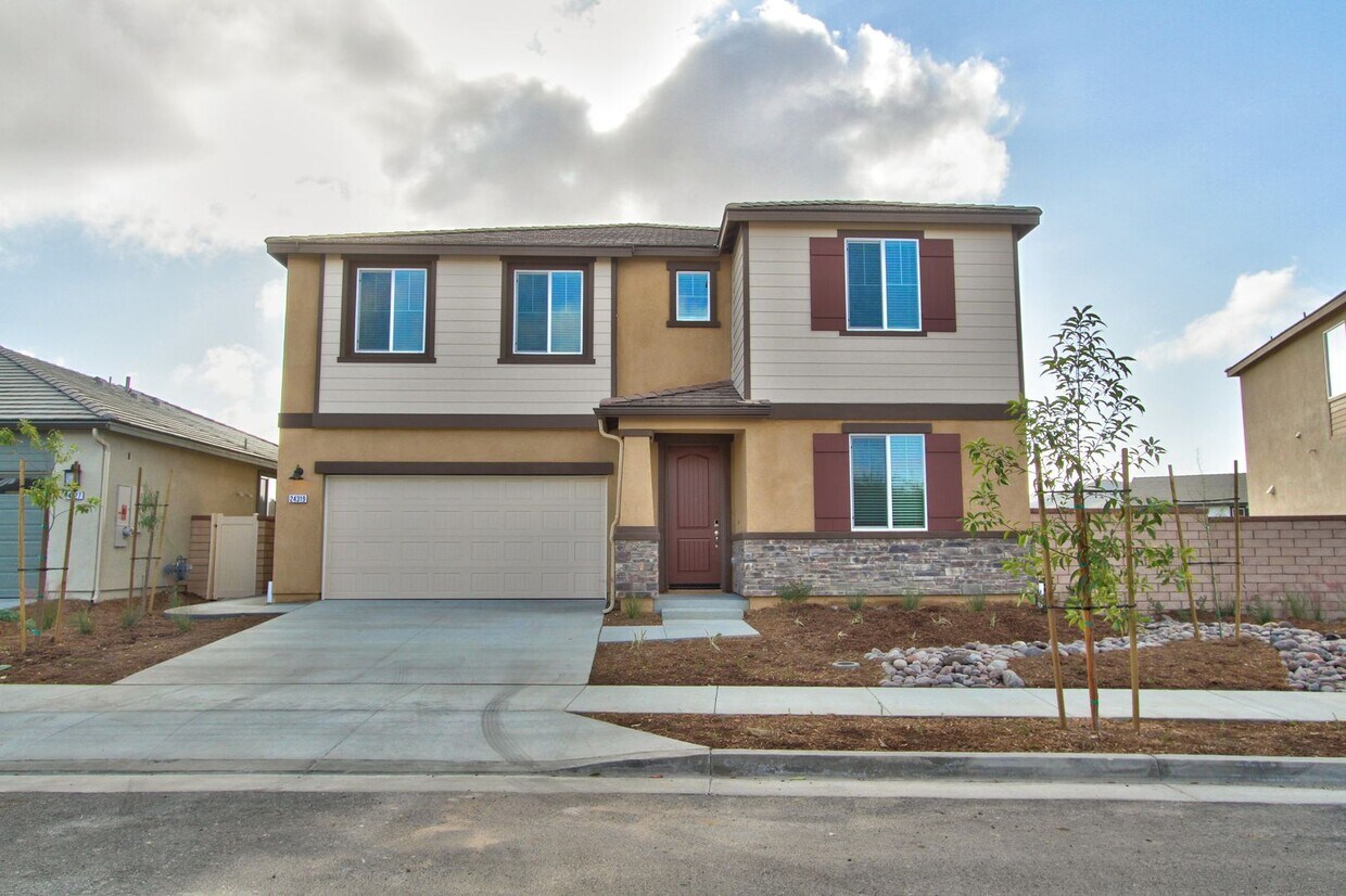Primary Photo - 5 BEDROOMS SOLAR AUDIE MURPHY RANCH
