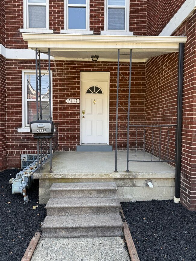 Foto del edificio - 2112-2120 Indianola Ave.