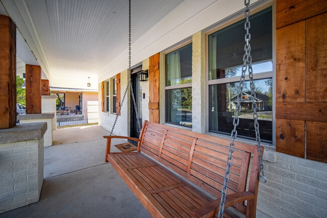 Building Photo - 3318 S Jennings Ave