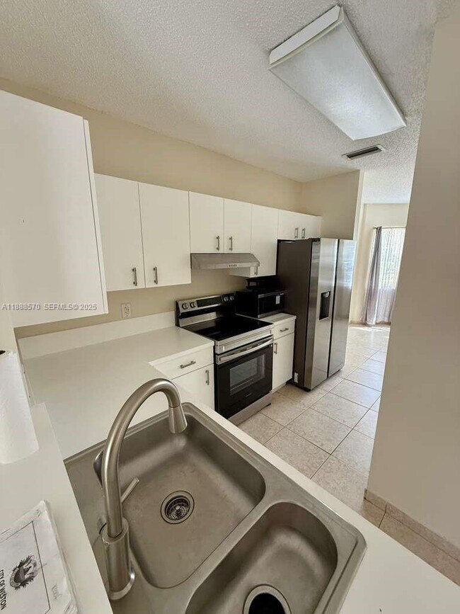 Foto del edificio - 16111 Emerald Cove Rd