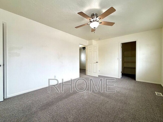 Foto del edificio - 326 Fenton Ave